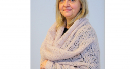 Mežģīņu plecu lakats.