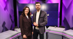 "Skrides Sirds klīnikas" endokrinoloģe Zane Svikle un raidījuma vadītājs Aivis Ceriņš. "Skrides Sirds klīnikas" endokrinoloģe Zane Svikle un raidījuma vadītājs Aivis Ceriņš.