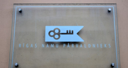 Spriežot pēc visa, "Rīgas namu pārvaldnieks" būs pirmais valsts vai pašvaldības uzņēmums Latvijā, kura akcijas spēs nokļūt līdz biržai. Spriežot pēc visa, "Rīgas namu pārvaldnieks" būs pirmais valsts vai pašvaldības uzņēmums Latvijā, kura akcijas spēs nokļūt līdz biržai.