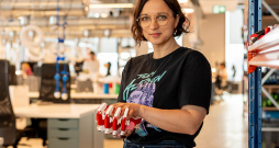 "Turpinām strādāt pie jauniem, inovatīviem produktiem – idejas nepārtraukti virmo gaisā. Pavasarī brauksim uz Ameriku, lai Bostonā piedalītos "PAX East" izstādē ar savu stendu un satiktos ar spēļu nozares kopienas dalībniekiem," stāsta "Azeron" projektu vadītāja Liene Kataševska. "Turpinām strādāt pie jauniem, inovatīviem produktiem – idejas nepārtraukti virmo gaisā. Pavasarī brauksim uz Ameriku, lai Bostonā piedalītos "PAX East" izstādē ar savu stendu un satiktos ar spēļu nozares kopienas dalībniekiem," stāsta "Azeron" projektu vadītāja Liene Kataševska.