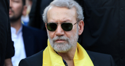 Irānas Nacionālās drošības augstākās padomes vadītāju Āli Laridžani pēc ājatollas Hāmenejī nāves jau uzskata par faktisko noteicēju valstī. Pieredzējušais politiķis, iespējams, tuvākā laikā koncentrēs varu savās rokās. Irānas Nacionālās drošības augstākās padomes vadītāju Āli Laridžani pēc ājatollas Hāmenejī nāves jau uzskata par faktisko noteicēju valstī. Pieredzējušais politiķis, iespējams, tuvākā laikā koncentrēs varu savās rokās.