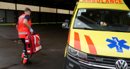 Neatliekamās medicīniskās palīdzības dienesta (NMPD) automašīna.