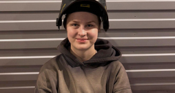 Laine sākotnēji nevienam neteica, ka vēlas strādāt par metinātāju. Bija bažas par stereotipiem un aizspriedumiem.