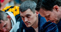 Rīgas "Zeļļu" stūri no Jura Umbraško (pa labi) pārņēmis Dāvis Čoders, debijas mačā Tallinā uzvarot "TalTech/ALEXELA". Rīgas "Zeļļu" stūri no Jura Umbraško (pa labi) pārņēmis Dāvis Čoders, debijas mačā Tallinā uzvarot "TalTech/ALEXELA".