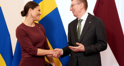 Valsts prezidents Edgars Rinkēvičs un Zviedrijas kroņprincese Viktorija tikšanās laikā Rīgas pilī.