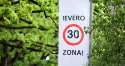 Ātruma ierobežojuma 30 kilometri stundā zīme.