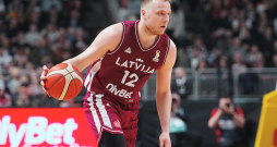 Artūrs Strautiņš pret Poliju aizvadīja savas labākās spēles izlasē, gūstot 27 un 20 punktus. Pirmajā mačā viņš 3,7 sekundes pirms beigām izvirzīja Latviju vadībā, taču uzvaru izrāva pretinieki.