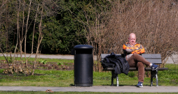 Vīrietis Vērmanes dārzā. Vīrietis Vērmanes dārzā.