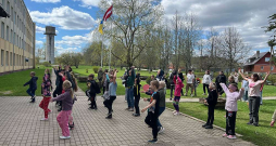 Rankas pamatskola kopš 2019. gada atrodas ēkā, kur kādreiz bija Rankas profesionālā vidusskola. Attēlā: sporta diena Rankas pamatskolā pagājušā gada aprīlī.