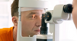 Pēc četrdesmit gadu vecuma par acu veselību jāgādā daudz rūpīgāk.