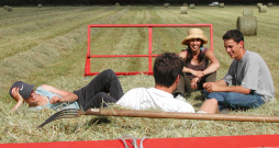 Lai arī daudzi jaunieši pauž vēlmi dzīvot lauku apvidos, daudzos gadījumos tā joprojām ir sarežģīta, ne vienmēr brīvprātīga pārcelšanās, jo jauniešu iespējas ir ierobežotas.