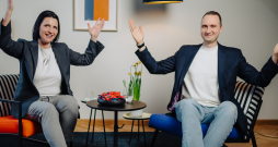 Latvijas vecāku organizācijas vadītāja Inga Akmentiņa-Smildziņa un ārsts psihoterapeits Artūrs Miksons.