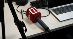 Latvijas Televīzijas mikrofons.