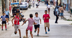 Kubas galvaspilsētas Havanas ielas enerģijas krīzes laikā.