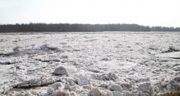 Daugavā ledus sakustējies.