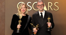 Drāma "Cīņa pēc cīņas" saņēma sešas balvas, arī kā labākā filma, par režiju un adaptēto scenāriju. No kreisās: filmas producente Sāra Mērfija un režisors Pols Tomass Andersons.