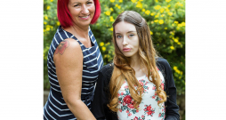 Māte un meita Vita un Arta Teivānes pirms astoņiem gadiem izveidoja zīmolu "LaimesZirneklis".