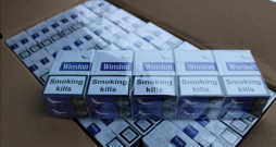 Valsts policija automašīnas bagāžas nodalījumā konstatē 30 000 cigarešu bez akcīzes nodokļu markām.