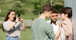 Vai skolēni
saņem pietiekamu psiholoģisko atbalstu, lai valsts līmenī
pārvarētu mobingu? Vai skolēni
saņem pietiekamu psiholoģisko atbalstu, lai valsts līmenī
pārvarētu mobingu?