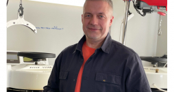 Pēc pārdesmit darba gadiem policijā Edgars Leimanis devās izdienas pensijā un nu viņam Kaives pagastā ir gaļas konservu fabrika.