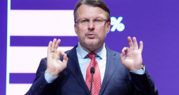 Partijas "Latvija pirmajā vietā" priekšsēdētājs, Rīgas domes deputāts Ainārs Šlesers.