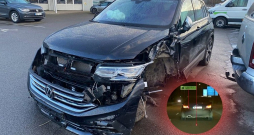 Pakaļdzīšanās laikā avarēja arī netrafarētais policijas auto "VW Tiguan" – autoservisā nobildētajā fotogrāfijā redzami tās bojājumi.