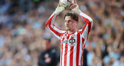 Denniss Cirkins decembra izskaņā "Sunderland" sastāvā debitēja Anglijas premjerlīgā un laukumā devies septiņās spēlēs.