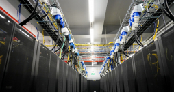 Datu centra serveri. Ilustratīvs attēls.