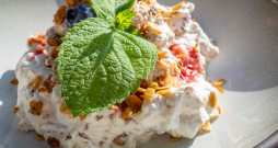 Auzu pārslas ar putukrējumu.