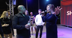 Magoni Liedeskalnu neapmierina šņabis balvā par uzvaru konkursā: "Es nedzeru un nekad neesmu dzērusi".