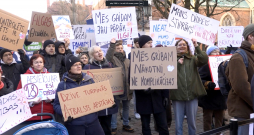 Protests pie Saeimas. Protests pie Saeimas.