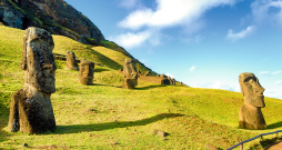 Lieldienu salu lielās akmens statujas. Lieldienu salu lielās akmens statujas.