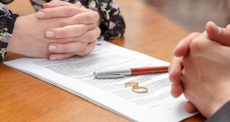 No 1. marta vienošanās par nepilngadīgo bērnu aizgādību, saskarsmes tiesībām un uzturlīdzekļiem pirms šķiršanās obligāti jāslēdz notariālā formā.  