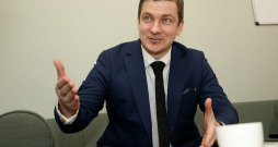 Māris Zviedris: "Kas attiecas uz mani – līdz šodienai nezinu nevienu iemeslu, kas apdraudētu vēlēšanas tiktāl, lai tās nenotiktu. Tāpēc maksimāli gribu izvairīties pat pieminēt varbūtējos apdraudējumus."