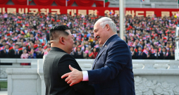 Kims Čenuns un Aleksandrs Lukašenko. Kims Čenuns un Aleksandrs Lukašenko.