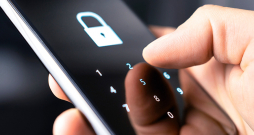 Telefons ar paroli. Ilustratīvs attēls. Telefons ar paroli. Ilustratīvs attēls.