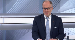 Aizsardzības ministrs Andris Sprūds (P). Aizsardzības ministrs Andris Sprūds (P).