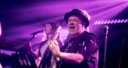 "Very Cool People" Lielākais Mazkoncerts. "Very Cool People" Lielākais Mazkoncerts.