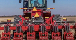 'Case IH Nutri tiller' agregāts.