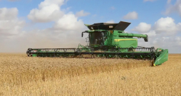 'John Deere' X sērijas kombains.