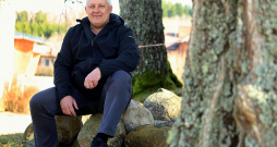 Zosēnu kooperatīvās krājaizdevu sabiedrības valdes priekšsēdētājs Jānis Livčāns: "Mūsu priekšrocība ir tā, ka mēs strādājam šeit – Cēsu un apkārtējos novados – un bankas nemaz tik labprāt kredītus šeit neizsniedz. Kredītu nekustamā īpašuma pirkšanai šajos novados mēs dažkārt spējam izsniegt ar aptuveni divreiz zemākām likmēm nekā bankas."