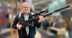 Šādas konstrukcijas ierocis manās rokās ir pirmo reizi.