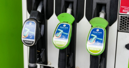 Degvielas uzpildes stacija "Neste".