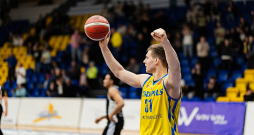 "Ar darbu, pacietību un nepadošanos var nonākt augstāk. Ticu, ka varu spēlēt," teic trešo sezonu "Ventspilī" aizvadošais Edvards Mežulis, kuram līgums ar klubu šopavasar beidzas.