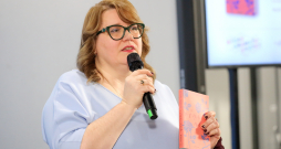 Kristīne Jučkovica: "Stāstus veidojusi mana iztēle, kas dziļi sakņojas manos dzimtas izpētes materiālos." Kristīne Jučkovica: "Stāstus veidojusi mana iztēle, kas dziļi sakņojas manos dzimtas izpētes materiālos."