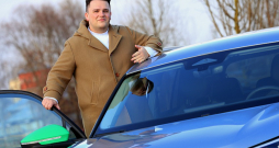 Rodijs Ronis: "Ikdienā braukājot uz darbu un atpakaļ ar koplietošanas mašīnu, mēnesī sanāk vidēji 120 eiro. Ja man būtu jāuztur savs auto, tie būtu jau 50 eiro mēnesī par stāvvietu vien."