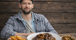 Gatavo Žanis Raivo Behmanis. Lieldienu galds kā restorānā — "Osso buco" un citrusu krēms mājas virtuvē.