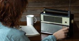 Sērfojjot pa radio viļņiem.