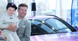 Edgars Svencis autosportā ienāca, jo ar to nodarbojās viņa tēvs Aivars, un ļoti ticams, ka arī Edgara dēla Kristofera sirdī motoriem būs īpaša vieta.