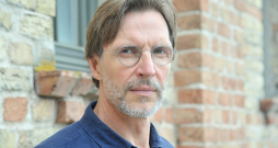 Kaspars Putniņš: "Māksla ir viena no iespējām, kas var mūs izzūmēt ārā no mūsu mazās patiesības un mazās pasaules, spējot dot apjausmu vairāk par lielumu."